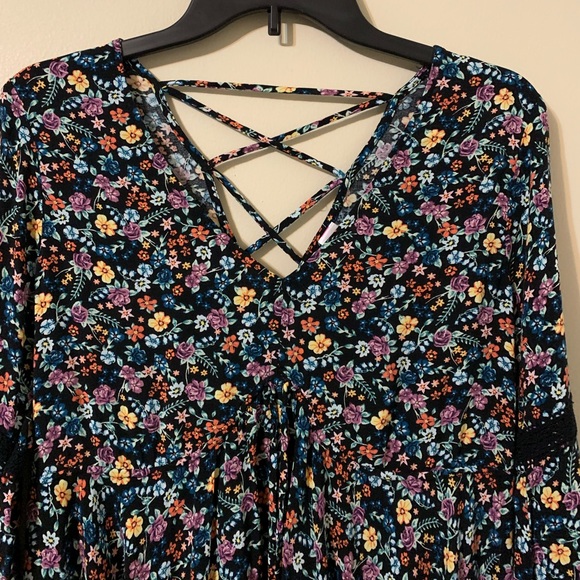 Junior size 11-13 Top by NO BOUNDARIES - Picture 5 of 16